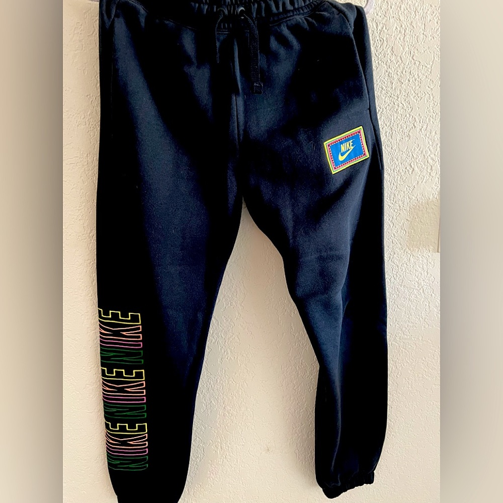 Nike Women’s Peace Navy Sweatpants in XS